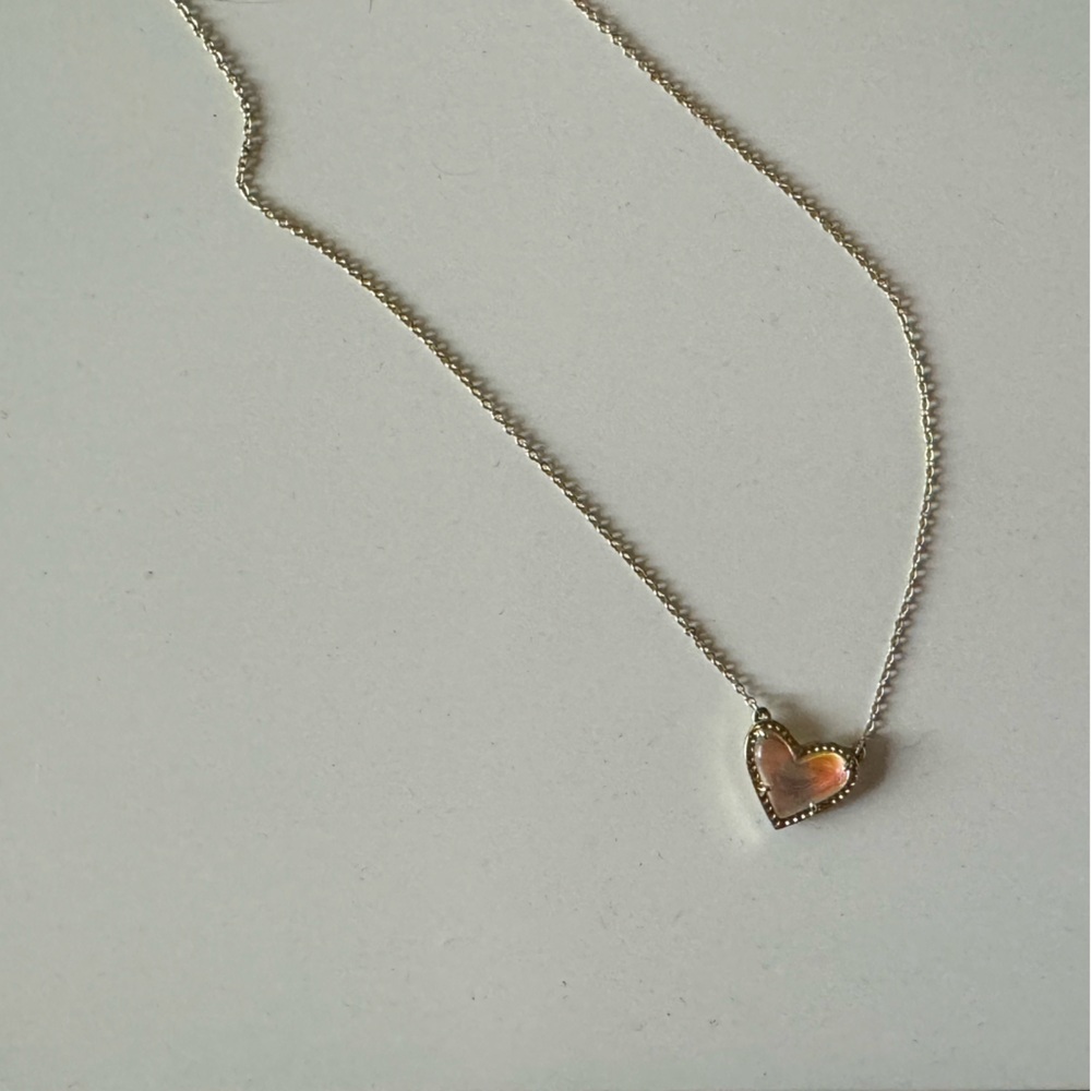 iridescent kendra necklace